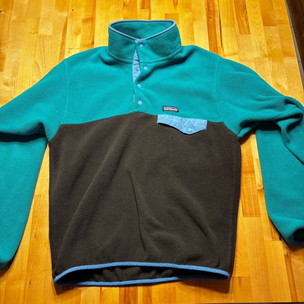 Patagonia Men's Teal and Black Fleece Jacket